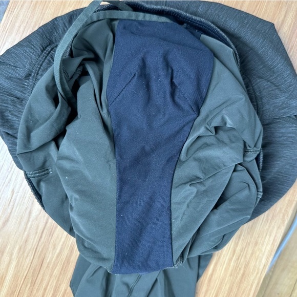 Lululemon Active Expert Short Tight 6", Size M, Heathered Dark Olive - Picture 8 of 10